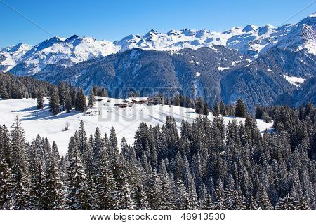 Inverno nelle Alpi svizzere (Braunwald, Glarus, Svizzera)