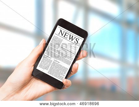 Noticias en el teléfono móvil, teléfono inteligente.