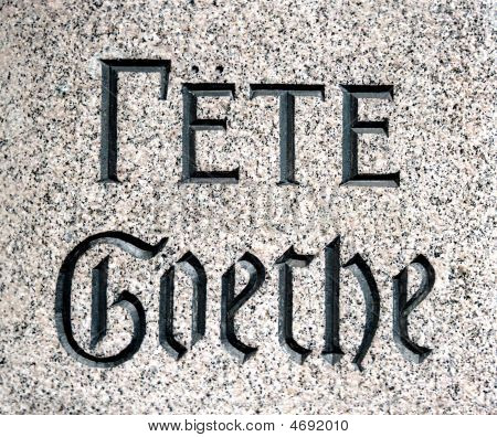 Napis na powierzchni granitowych