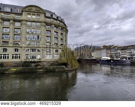 Strasbourg, France - January 5, 2023: On The Quai Saint-Étienne At The Confluence Of The Fort-rempar