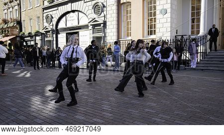London - 02 27 2022: Girls Keep Dancing With A Fifth Movement Of Shuffle Dance In Covent Garden With