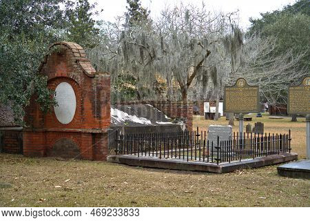 Colonial Park Cemetery In Downtown Savannah, Ga. More Than 9000 People Including, 666 Yellow Fever V