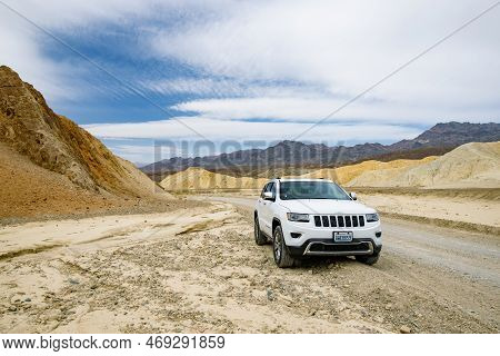 Death Valley, California, Usa - April 2016: Jeep Grand Cherokee On Famous Twenty Mule Teams Road In