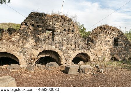 The Ruins Of The Fortress Wall Of The Ateret Fortress - Metzad Ateret - Qasr Atara - Located Next To