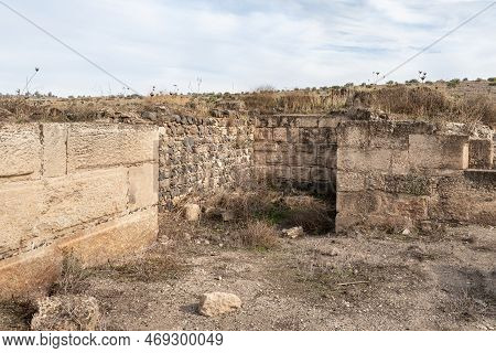 The Ruins Of The Fortress Wall Of The Ateret Fortress - Metzad Ateret - Qasr Atara - Located Next To