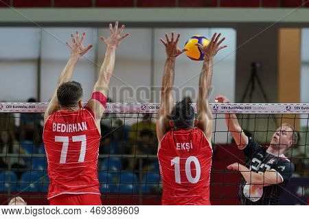 Istanbul, Turkiye - August 10, 2022: Bedirhan Bulbul And Arslan Eksi In Action During Turkiye Mens V