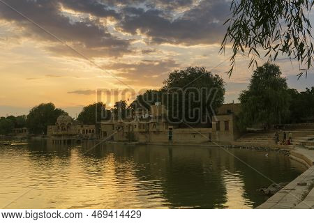 Nice Sunset At Gadisar Lake, Jaisalmer, Rajasthan, India. Setting Sun And Colorful Clouds In The Sky