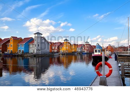 Reitdiephaven 在码头上的救生圈