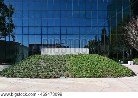 Costa Mesa, California - 24 Jan 2023: The Noguchi Garden, Land Use, A Knoll Topped With A Sierra Whi