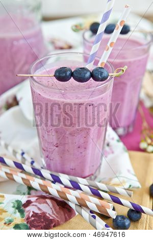 Milchshake mit Heidelbeeren