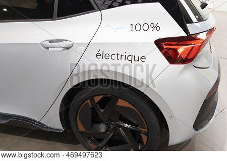 Bordeaux , Aquitaine  France - 20 01 2023 : Seat Cupra Born Electric Car Brand Text And Logo Sign On