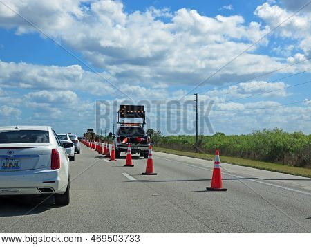 South Florida - February 08: Highway Traffic On Florida Interstate 75 Southbound Florida 2015