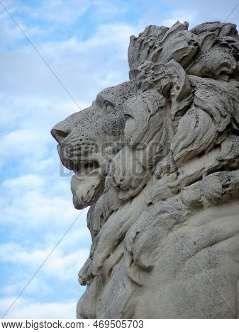There Is A Sculpture From A Lion In Front Of The Palace Of Justice In Vienna.