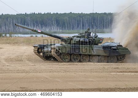 Alabino, Russia - August 19, 2022: The T-72b3 Tank Of The Sudan Team Passes The Tank Biathlon Track.