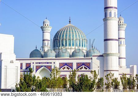 Dushanbe, Tajikistan - August 11, 2022: White Building Of Central Cathedral Mosque Of Dushanbe With 