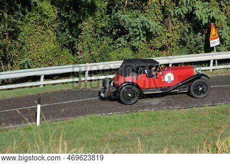 Om 665 S3 Sport 1925 In Coppa Nuvolari Old Racing Car With Classic Car