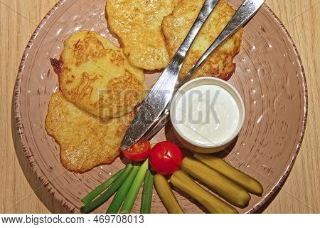 Hash Browns. Hash Brown Potato With White Sauce On Modern Ceramic Plate On Wood Table In A Cafe Or R