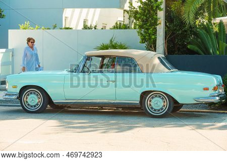 Key West, Florida Usa - January 09, 2016: Mercedes-benz W112 Retro Car