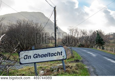 An Ghaeltacht Road Sign Explaining That Here Starts An Area Where The Irish Language Is Spoken - Tra