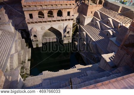 Toorji's Step Well, Toorji Ki Jhalara, Toorj Ki Jhalra, Was Built In 1740s.hand Carved Step Well Bul