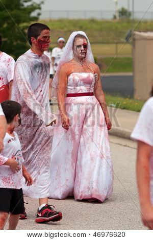 Blutigen Zombie Braut rein ungerade 1,5K Race