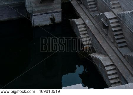 Toorji's Step Well, Toorji Ki Jhalara, Toorj Ki Jhalra, Was Built In 1740s.hand Carved Step Well Bul
