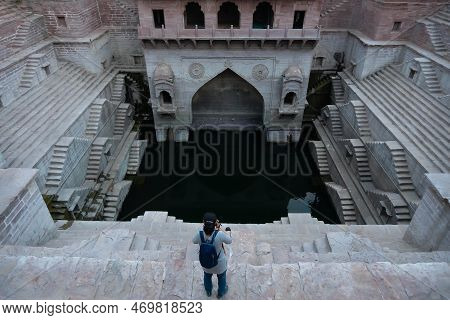 Toorji's Step Well, Toorji Ki Jhalara, Toorj Ki Jhalra, Was Built In 1740s.hand Carved Step Well Bul