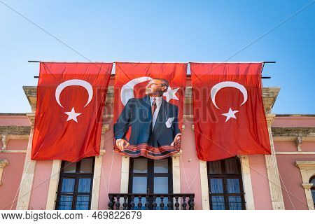 Edirne, Turkey - August 2022 : Mustafa Kemal Ataturk Portrait And Turkish Flag At Government Buildin