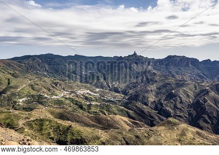 Gran Canaria Hiking Route Cruz De Tejeda To Artenara, View Into Caldera De Tejeda, Gran Canaria, Can