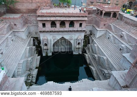Toorji\'s Step Well, Toorji Ki Jhalara, Toorj Ki Jhalra, Was Built In 1740s.hand Carved Step Well Bu