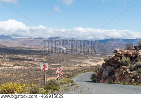 Cederberg, South Africa - Sep 4, 2022: View From The Top Of The Katbakkies Pass Towards Houdenbek In