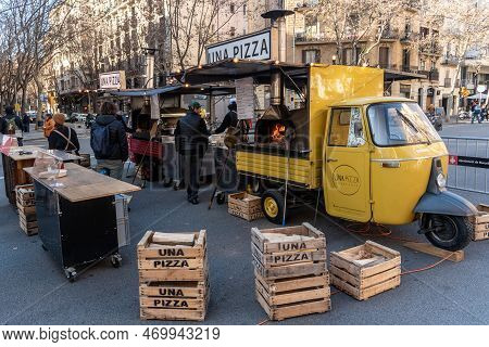 Barcelona, Spain - January 21, 2023: Moto-cart With The Rear Part Adapted With A Wood-fired Oven To 