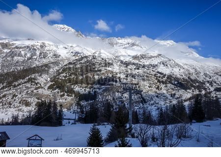 Val-cenis - France - February 24, 2022 : Skiers On Ski Slopes In The French Alps