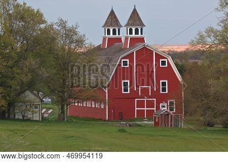 Granddaddy Of All Barns In The Midwest Usa