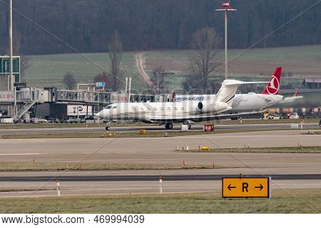 Zurich, Switzerland, January 20, 2023 Gulfstream G650-er Business Aircraft Takeoff From Runway 28 Af