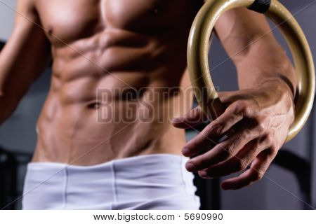 Gymanstic man med ring