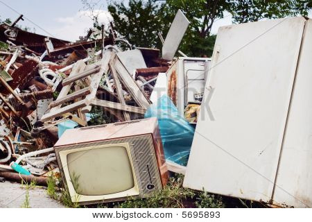 Gamle Tv og køleskab