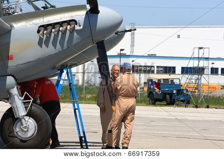 90 Years Old Pilot Flying Legendary De Havilland Mosquito From Wwii On Hamilton Skyfest 2014