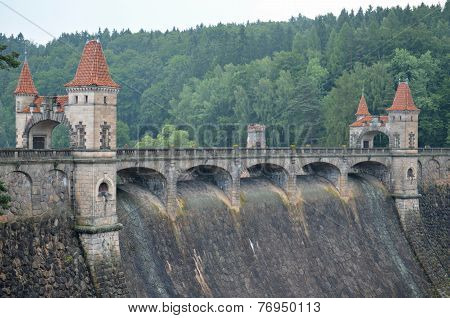 Historic Dam Les Kralovstvi