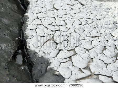 strato di catrame sulla pavimentazione di lastre di cemento