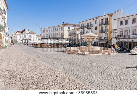 Giraldo Square In Center Of Evora