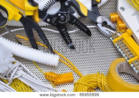 Tools and component for electrical installation