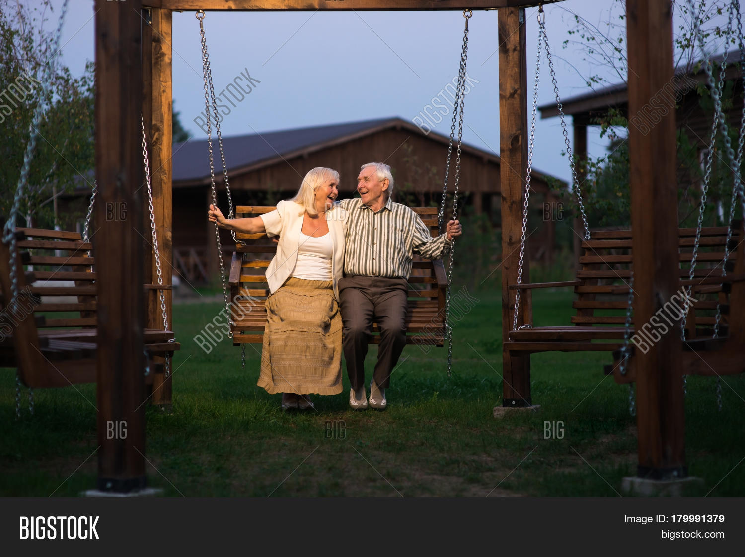 Деревенская любовь. Деревенский сеновал. Сергей кузнецов сеновал. Любовь после деревни. Страсть на сеновале.