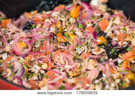 The healthy diet seafood and vegetables .