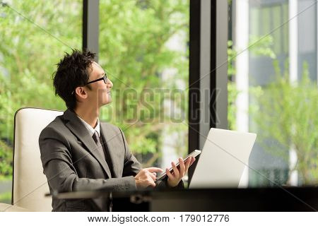 Smart businessman thinking and look forward to create new project