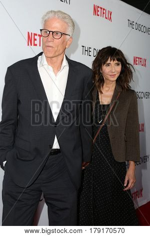 LOS ANGELES - MAR 29:  Ted Danson, Mary Steenburgen at the Premiere Of Netflix's 