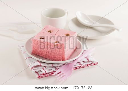 White Sali Cake Meal