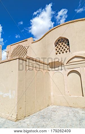 In Iran The  Antique    House