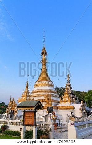 Stoepa in Wat Chong Kham in Mae Hong Son, Thailand
