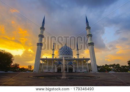 Sunset Of Masjid Negeri Shah Alam Or Well Known Officially As Mosque Of Sultan Salahuddin Abdul Aziz